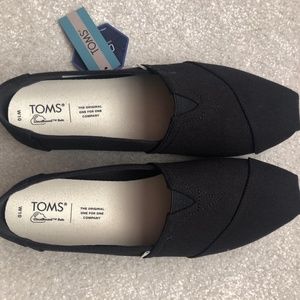Tom’s shoes